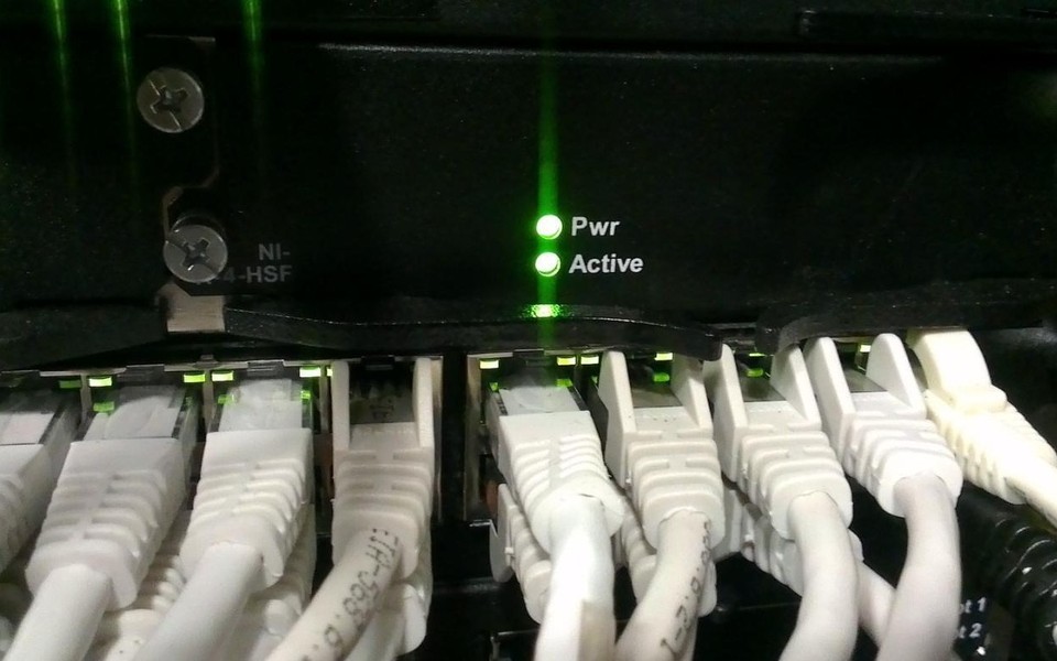 AngolaSat Telecom - portas de rede e fibra optica